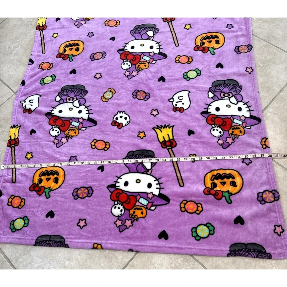 Hello Kitty Sanrio Purple Halloween 47x38 Silk Touch Throw Blanket Sweets & Spel