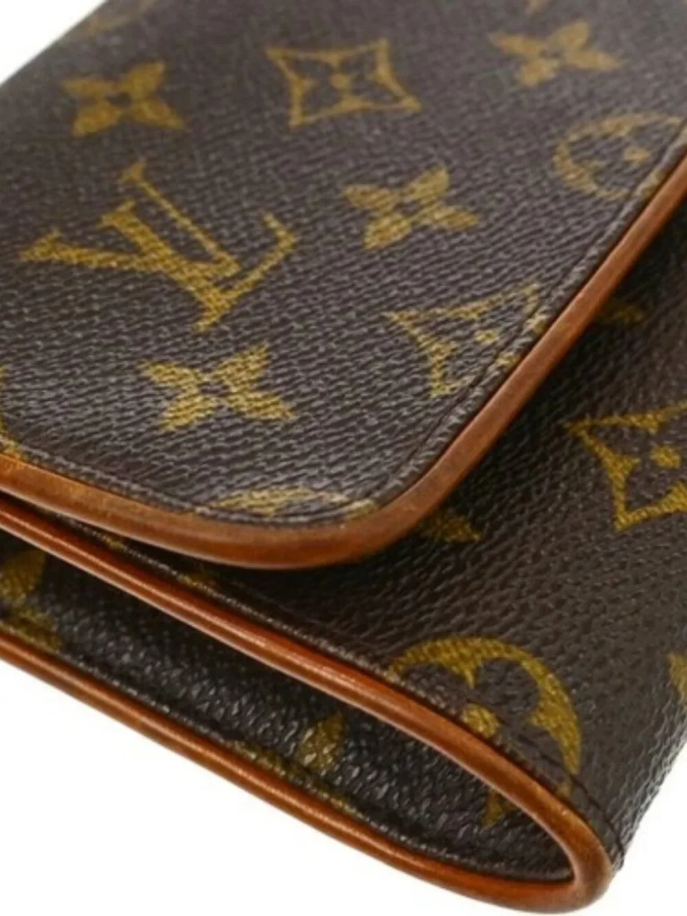 Louis Vuitton outside 	ab