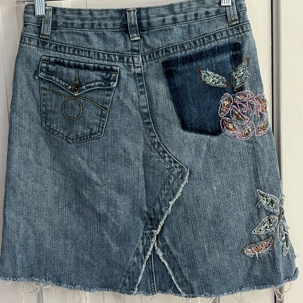 dELiA*s floral knee embroidery