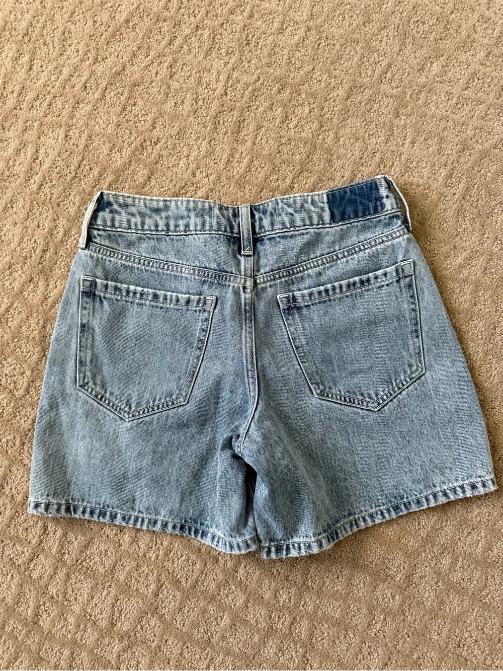 Hollister low rise 5in baggy Light Wash Denim Jean Shorts