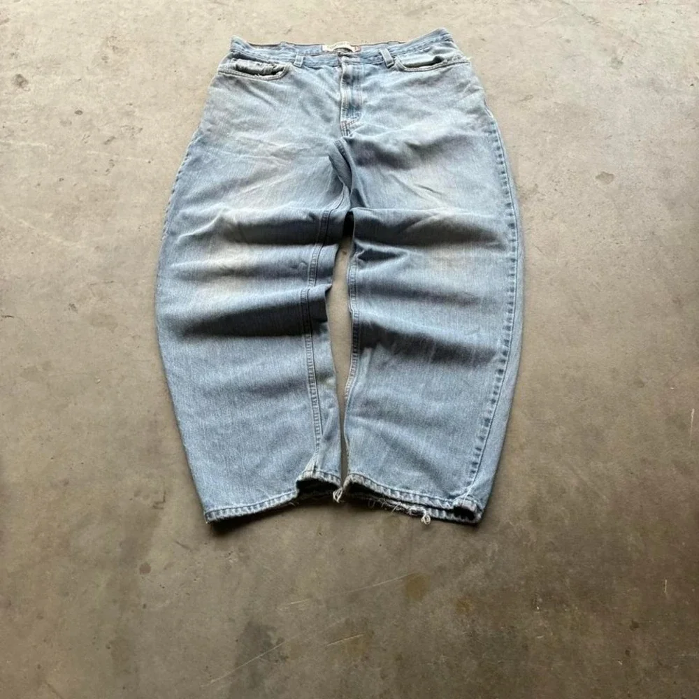 Vintage super baggy light wash‎ Levi 560 with an amazing leg opening