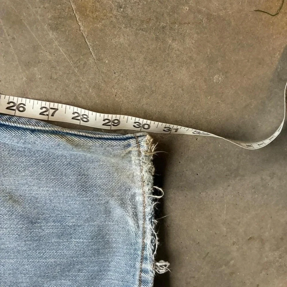 Vintage super baggy light wash‎ Levi 560 with an amazing leg opening