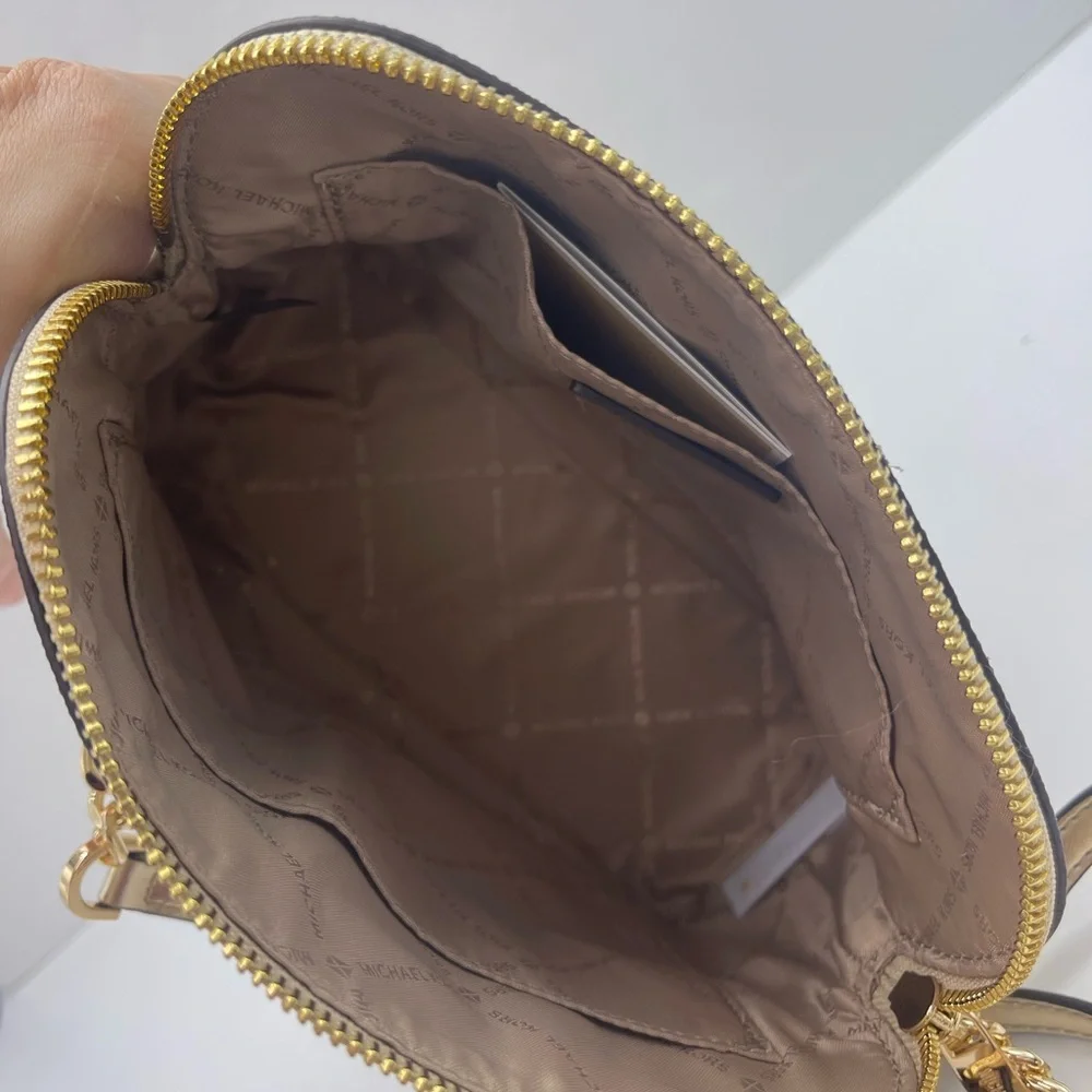 Michael Kors chic shoulder