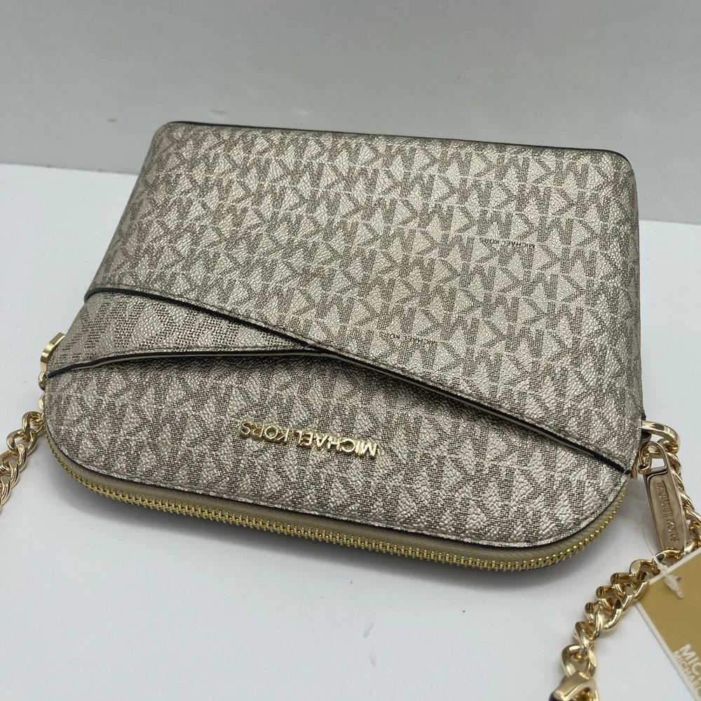 Michael Kors chic shoulder