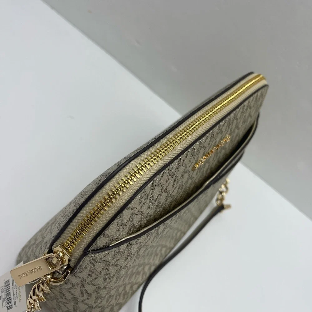 Michael Kors chic shoulder