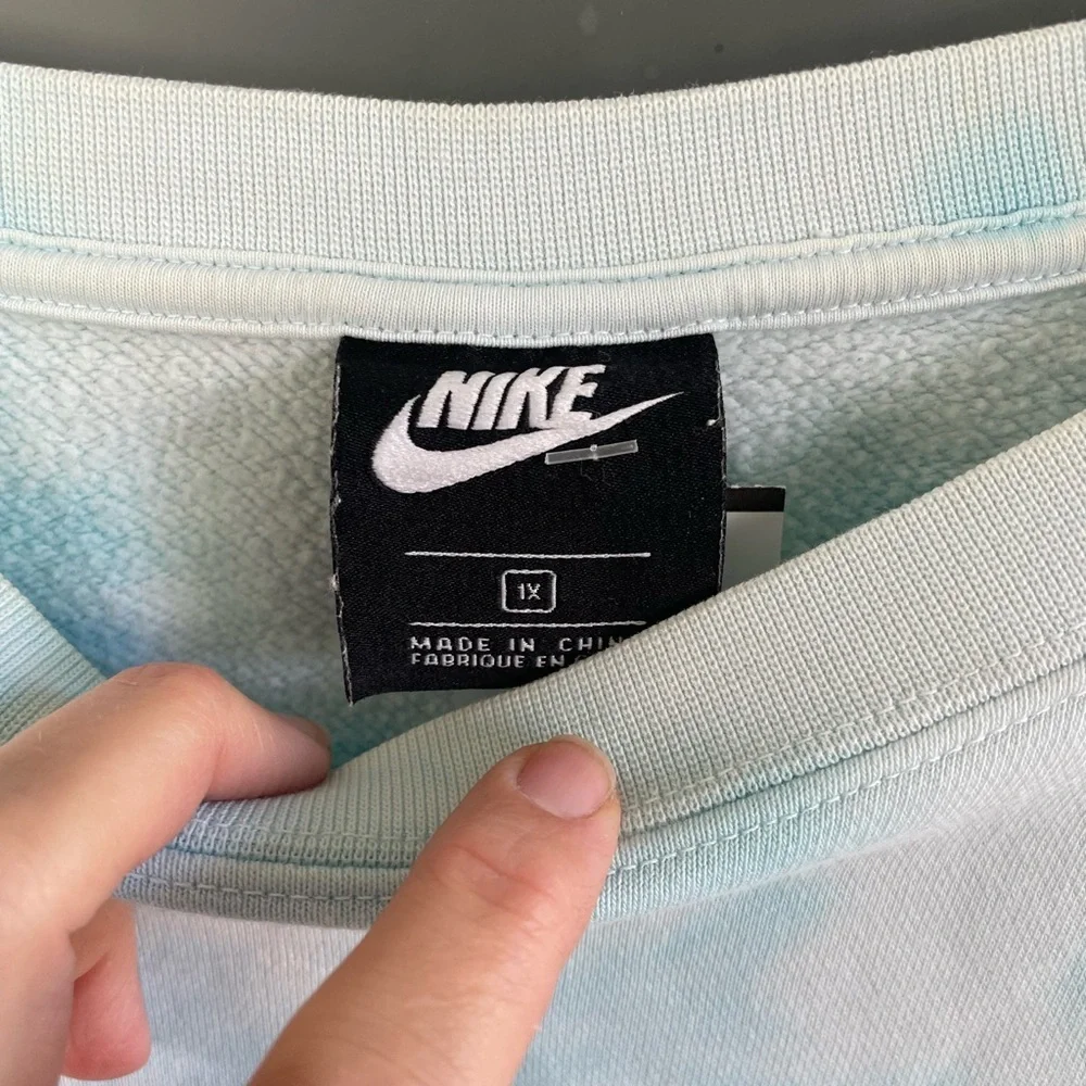 Nike Light Blue Butterfly Graphic Women's Sweatshirt