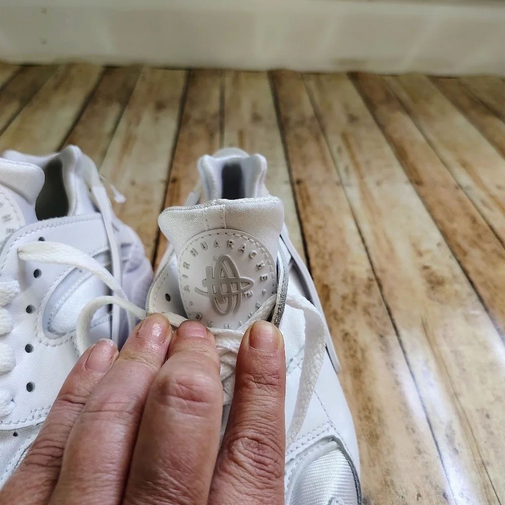 Nike Air Huarache NWOT White Sneakers 3.5