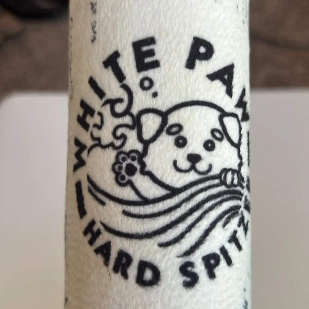 white paw approx 9x3