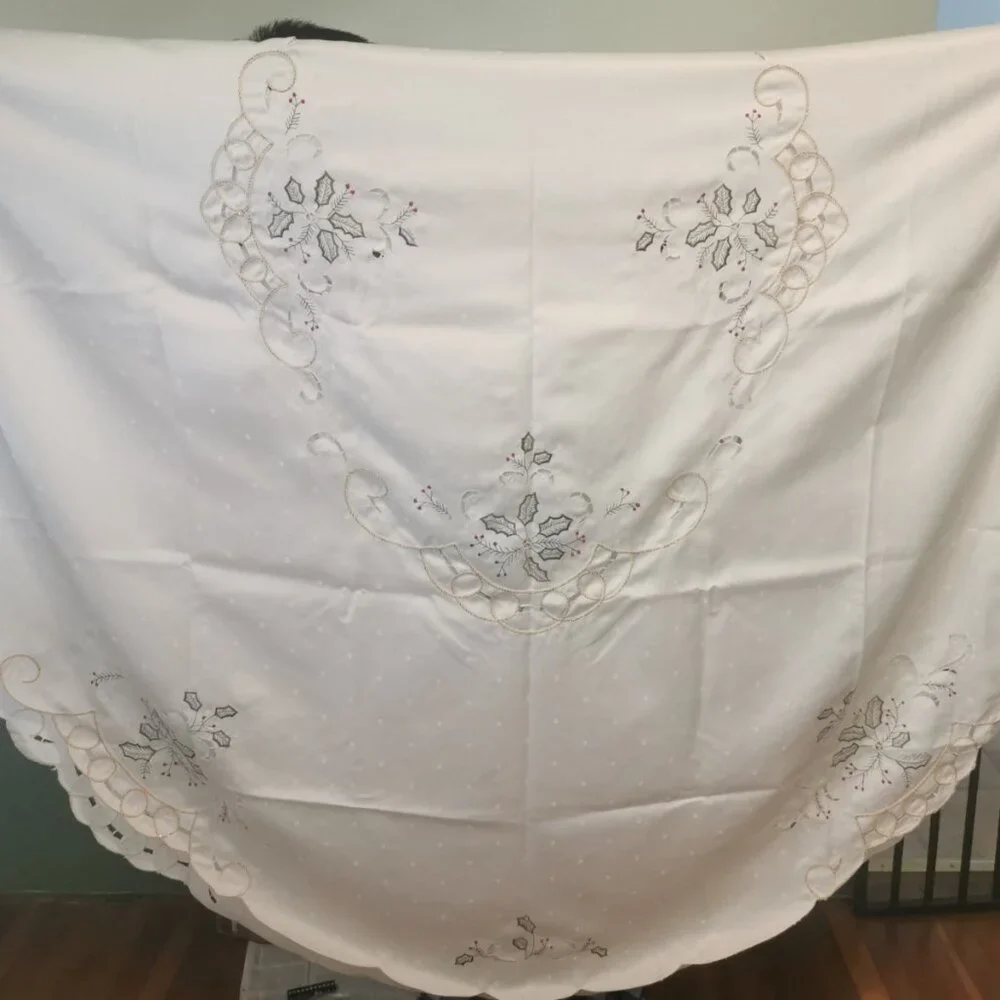 Vintage‎ Elegant Formal Dinning Room Table Cloth and (6) Napkins Set