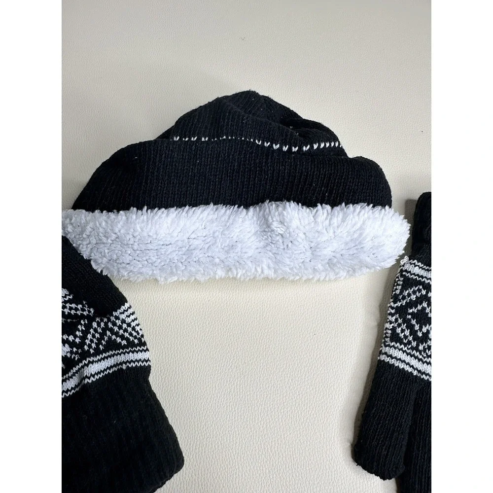 Unisex Snowflake gloves and hat, one size,‎ black/white
