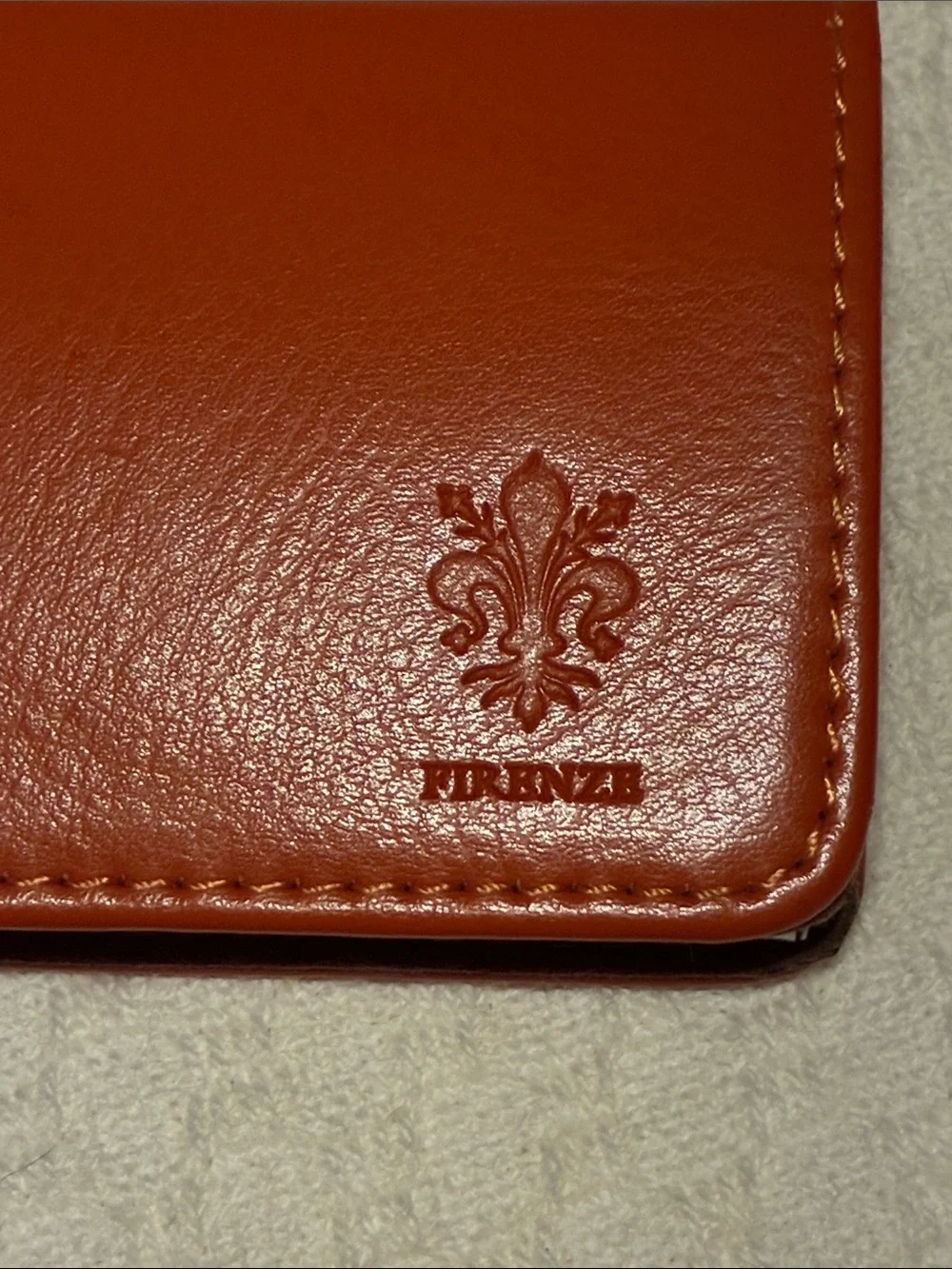 Firenze embossed compact