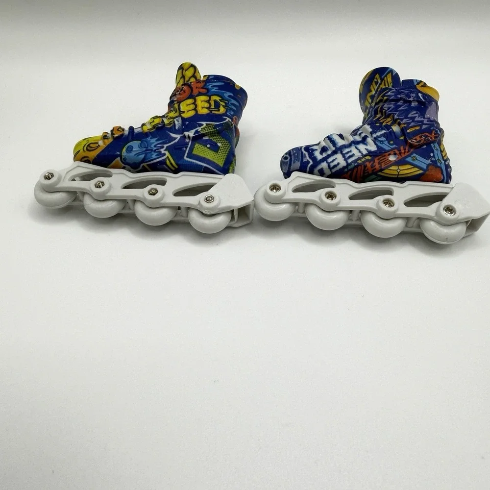 1‎ Pair Mini Finger Shoes Cool Mini Skate Shoes Mini Finger Roller Skates