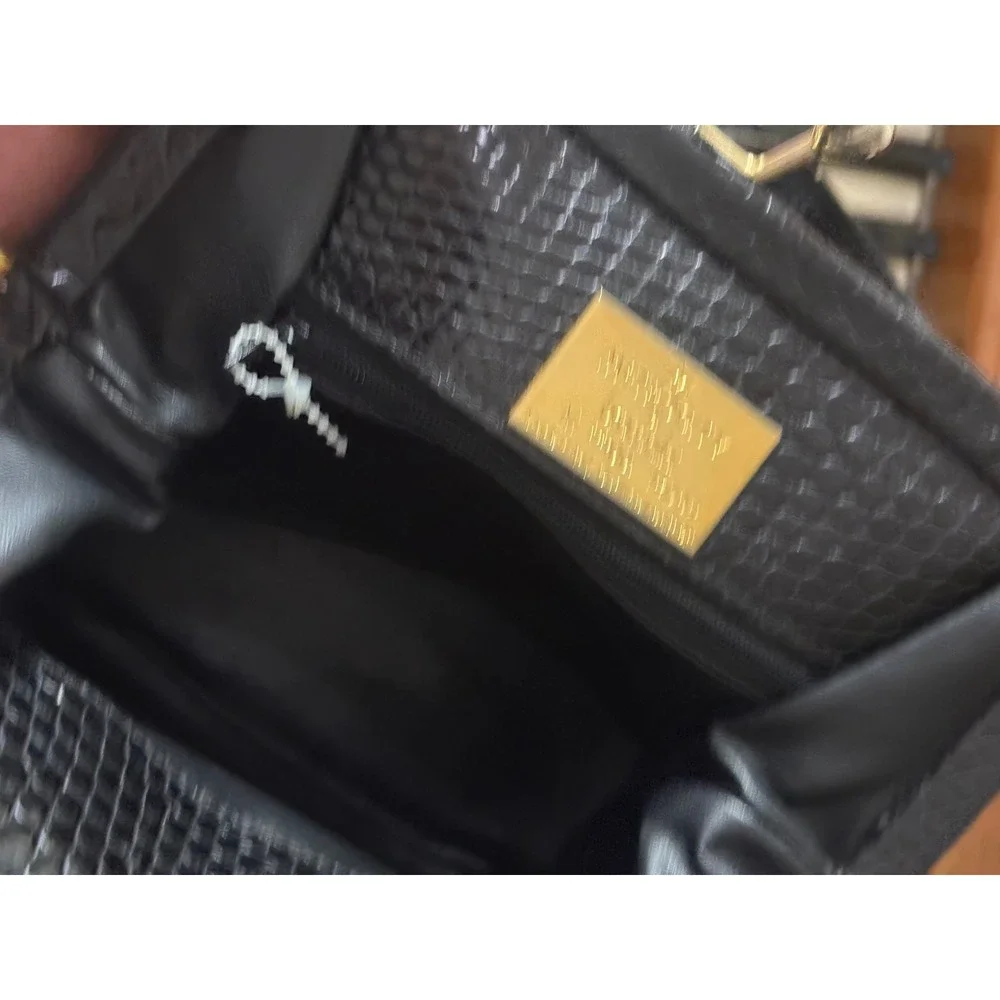 Metrocity di Braccialini Black Nylon Leather Kiss‎ Lock Frame Bag Made in Italy