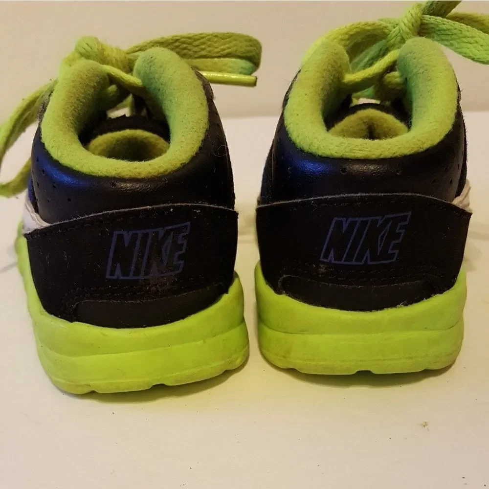 Nike they green