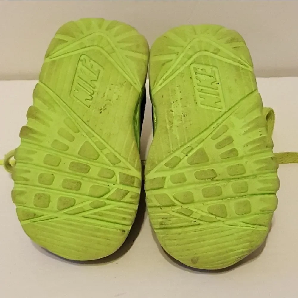 Nike accents green good