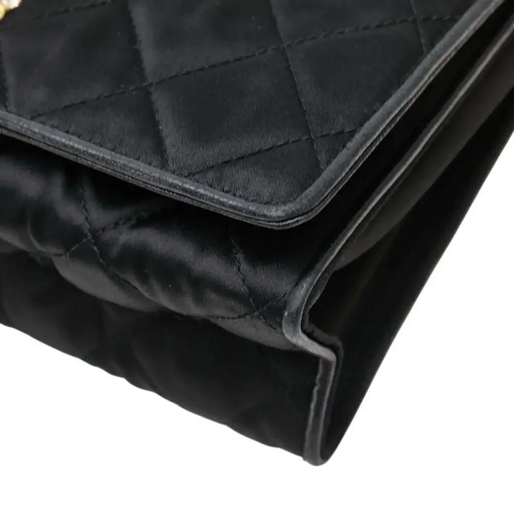 CHANEL Black Leather Shoulder Bag