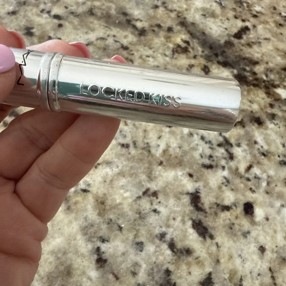 MAC Locked Kiss Indulgent 95 Virous Lipstick 24‎ Hours Full Size .06 oz  4110