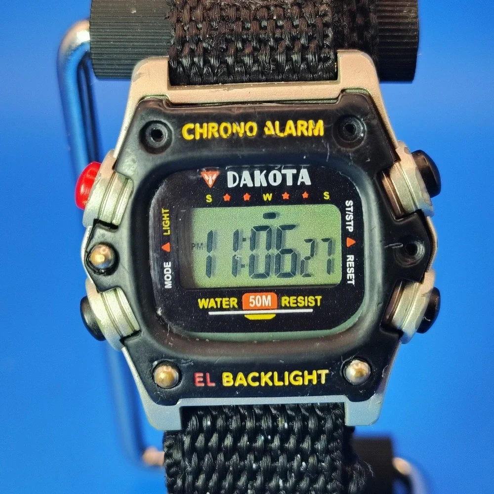 Vintage 2004 Dakota 30mm Mens Digital Watch‎ Retro Sport Strap Wrist Size 5-7.5