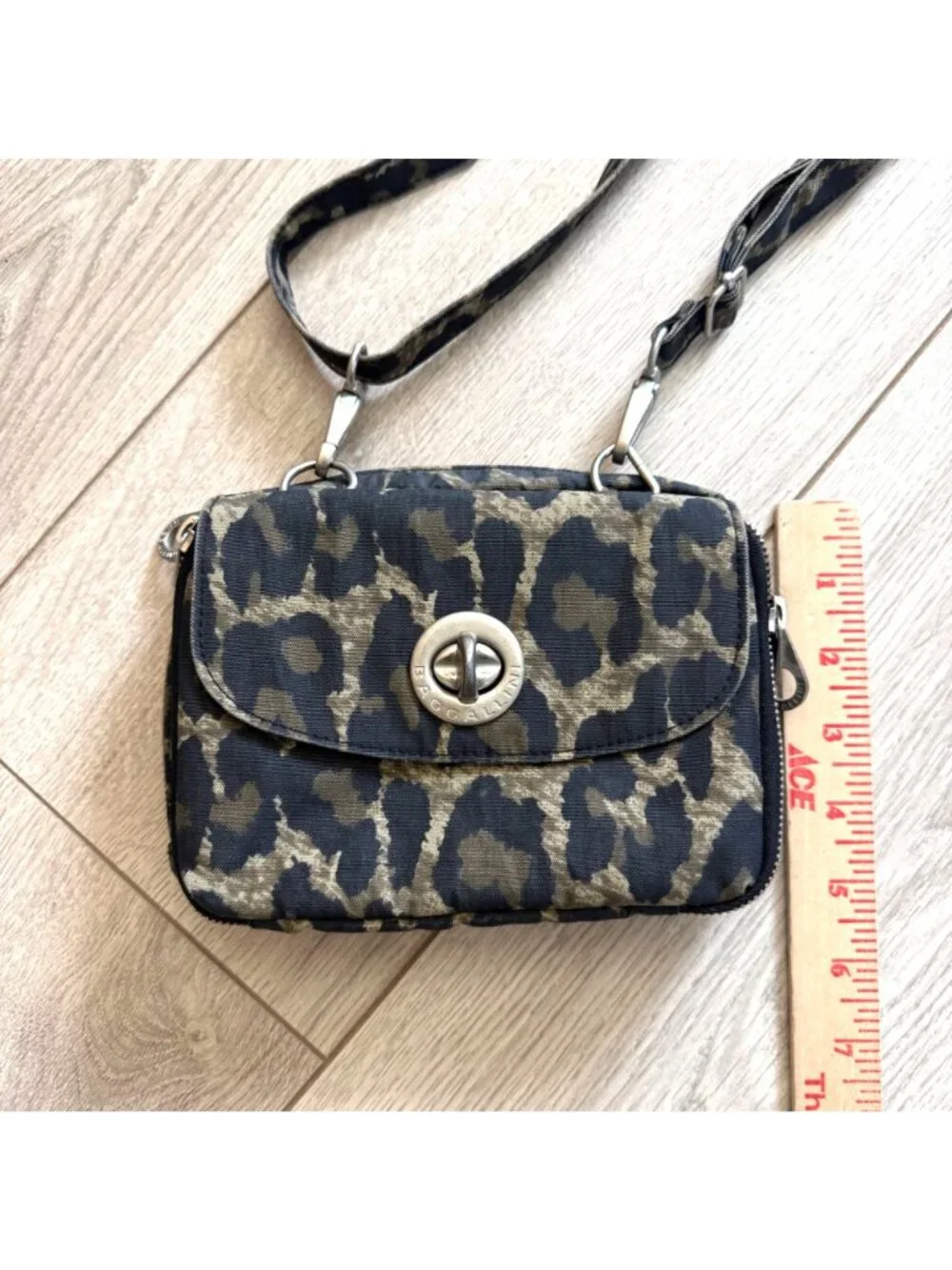 Baggallini Women's Crossbody Bag Black Tan Leopard Print Purse Adjustable Strap