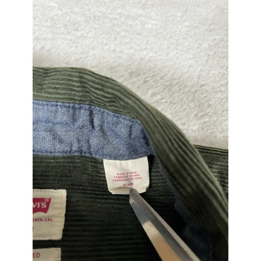 Levis levis green