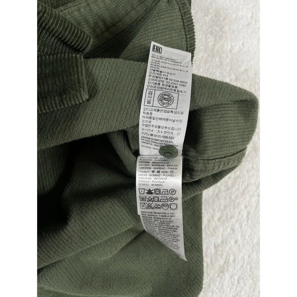 Levis levis green