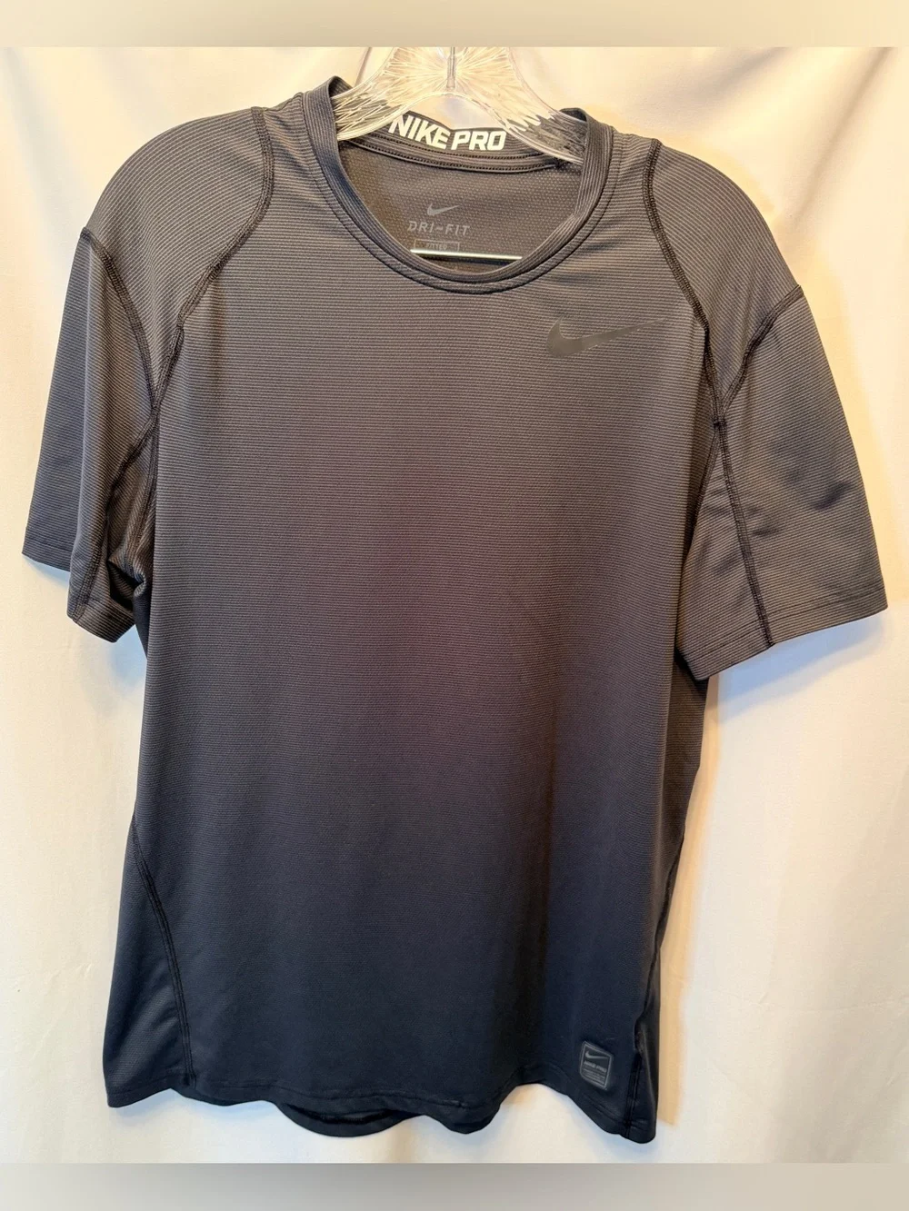 Nike Pro Men’s Large Dri-Fit Athletic T-Shirt Black Short Sleeve Mini Stripe