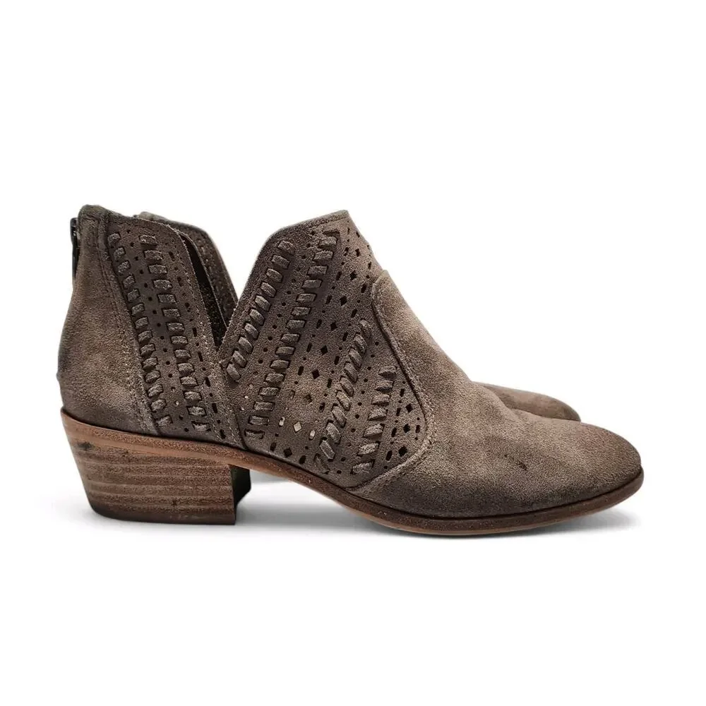 Vince Camuto welcome trendy