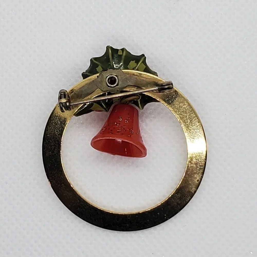 N/A holiday pin
