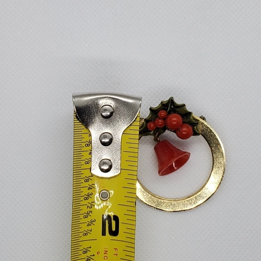 N/A holiday pin