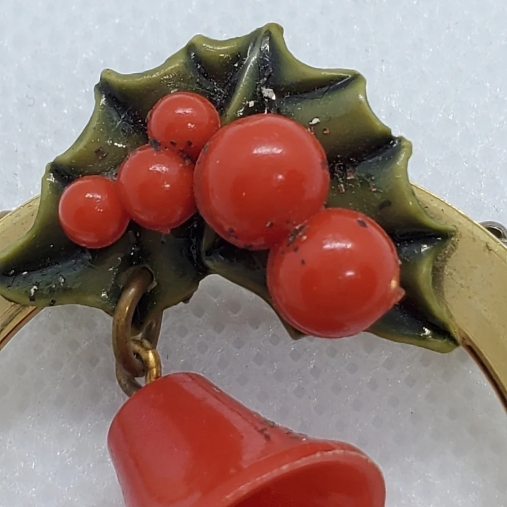 N/A holiday pin