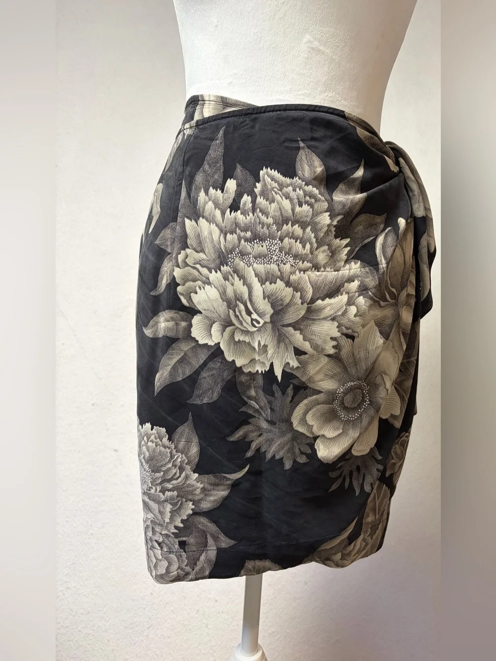 Vintage Linda Allard Ellen Tracy 100% Silk Wrap Skirt Black Floral Romantic  S