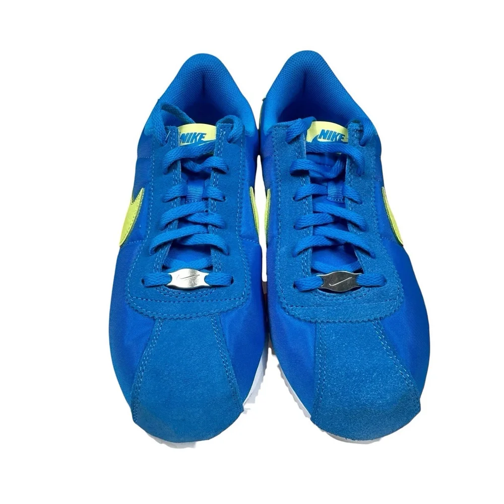 Nike lace cushioned green