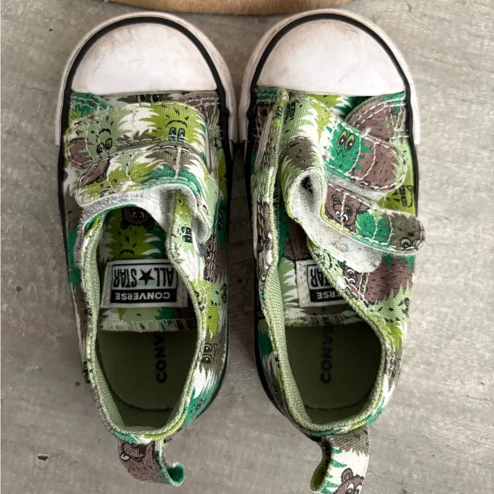 Converse Chuck Taylor All Star 2V Green and White bear camo size 6