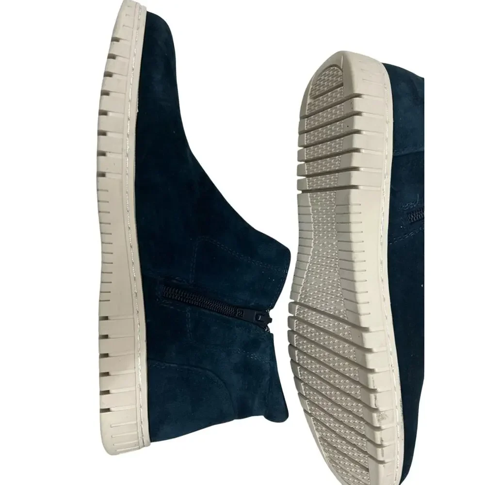 NWOT Bella Vita Women's Blue Suede Kingly Chelsea Booties Size 9N