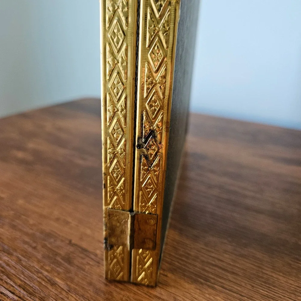 N/A gold photo