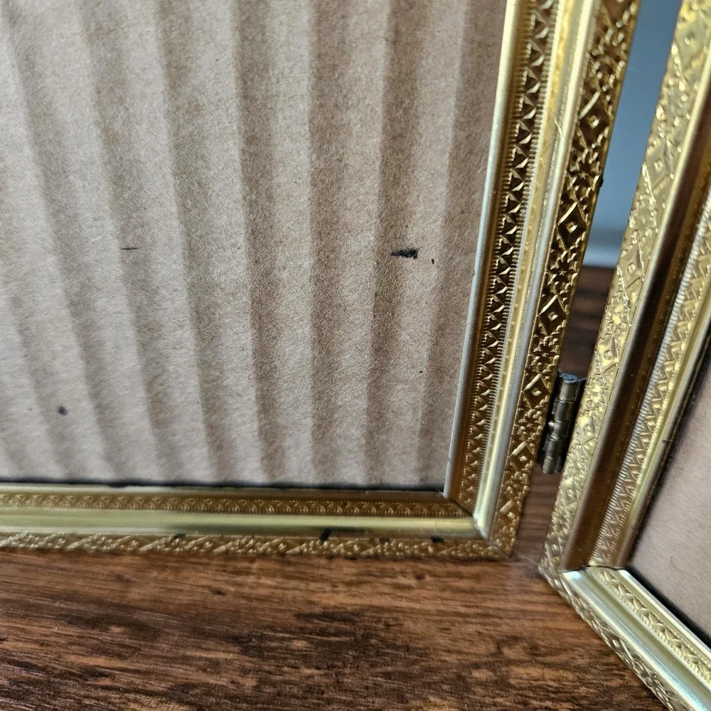 N/A holds ornate