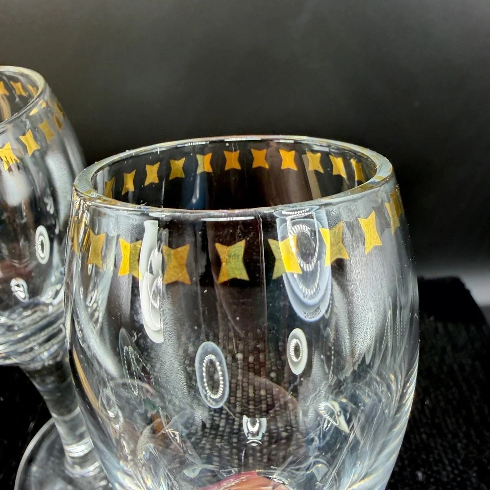 West Elm Gold‎ Star Wine Glasses Set of 2 Clear Stemmed Glassware Holiday Clear