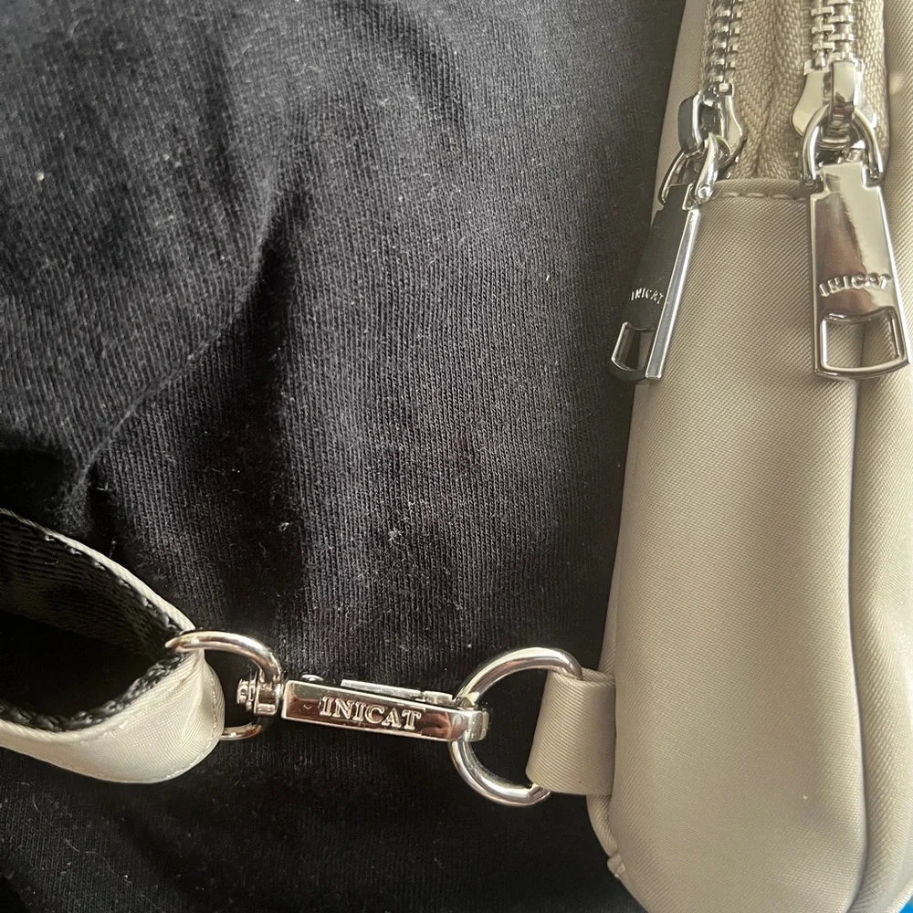 Inicat crossbody sling