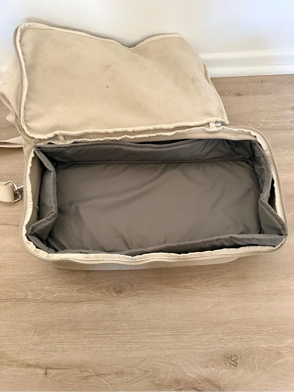 Lo & Sons Catalina Deluxe Weekend Duffel in Beige