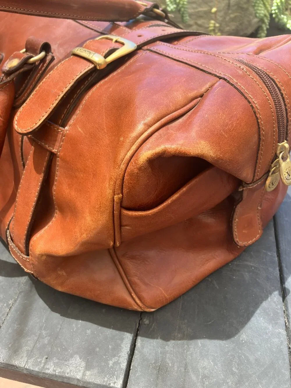 Valentina Italian Leather Duffle Bag with Original card, lock & keys *Vintage*