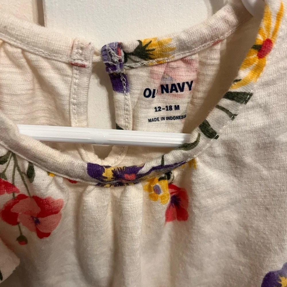 Old Navy White Flutter Sleeve Blouse with Peter Pan Collar