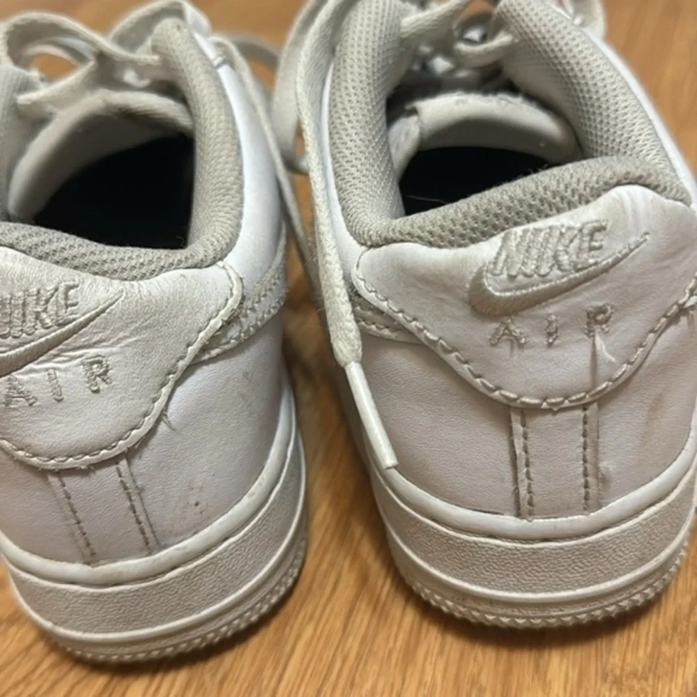 Nike white air