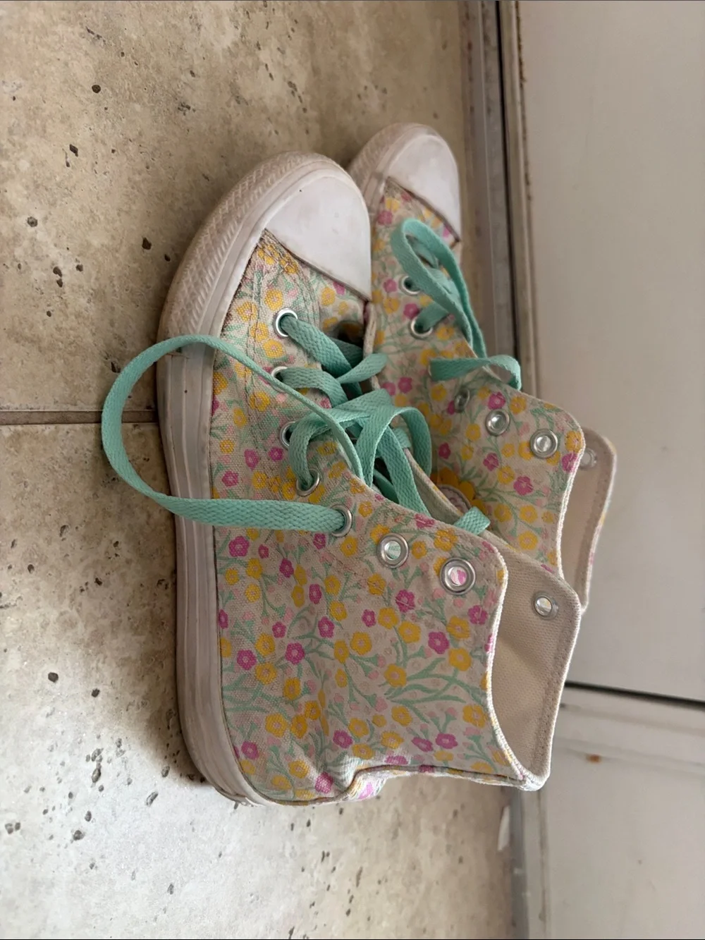 Converse reposhing this