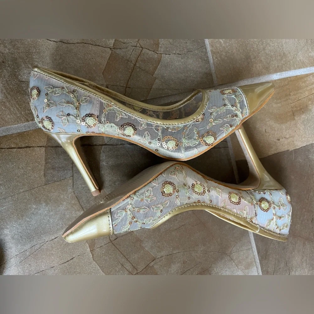 NWT Beautiful heels. Size 38 US 7.5