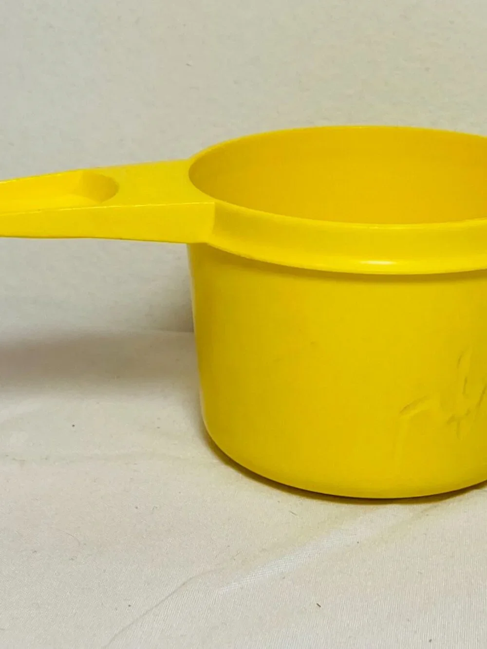 Tupperware vintage cup