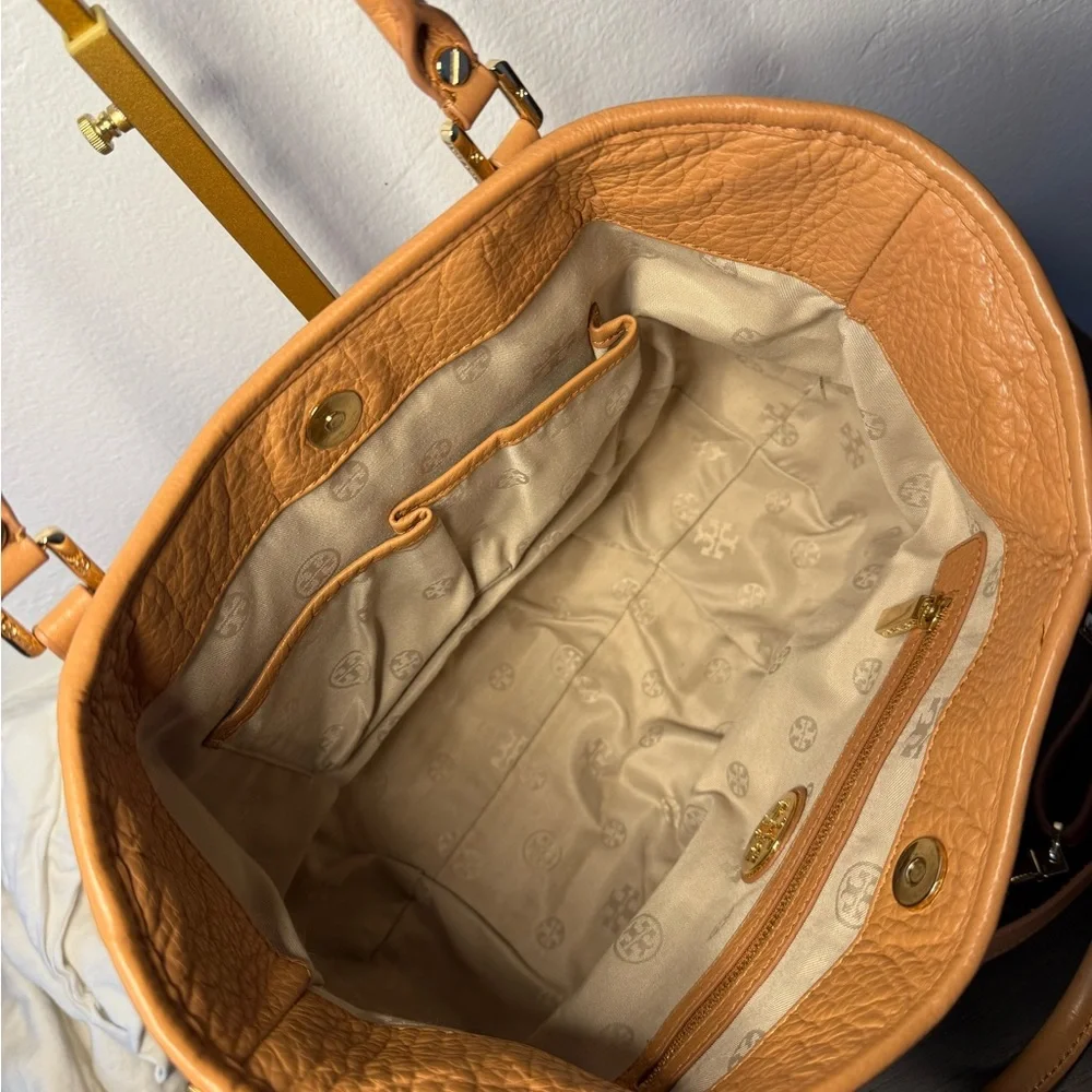 Tory Burch Amanda Pebbled Leather Tote Crossbody Bag Camel Tan