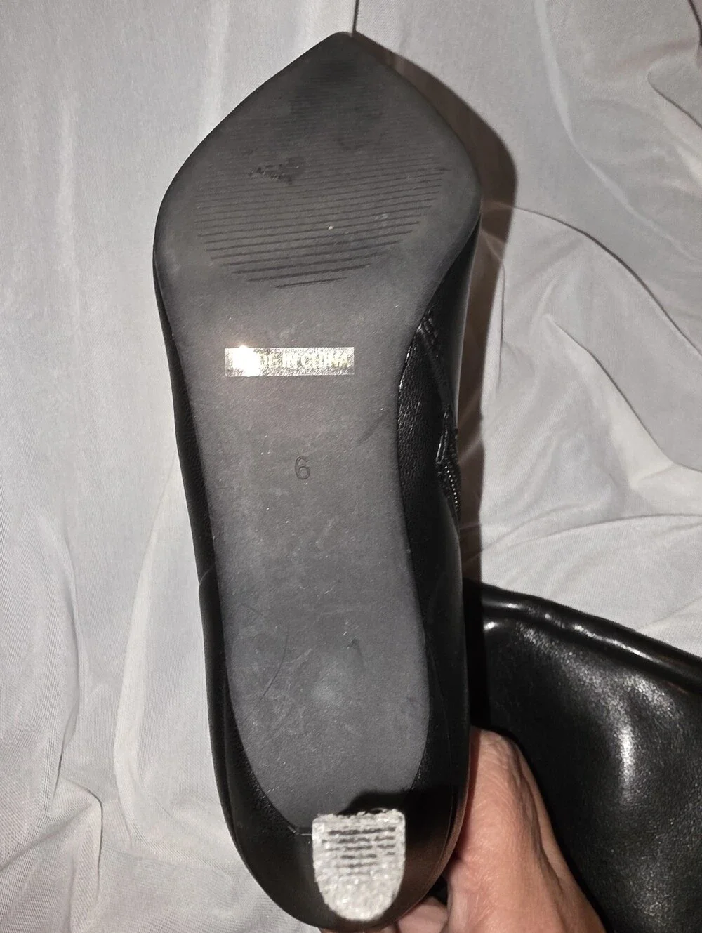 easyfox capsule shows leather