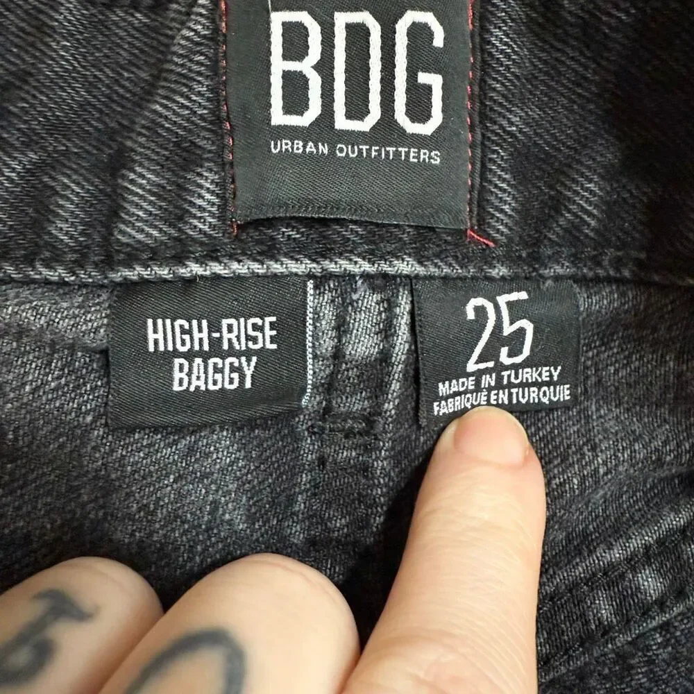 BDG Mom High Rise Baggy Black Gray Denim Shorts 25 Grunge Retro 90s