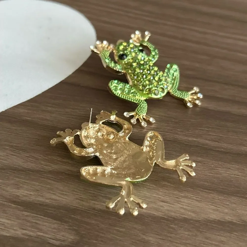 Anthropologie playful frog brooch