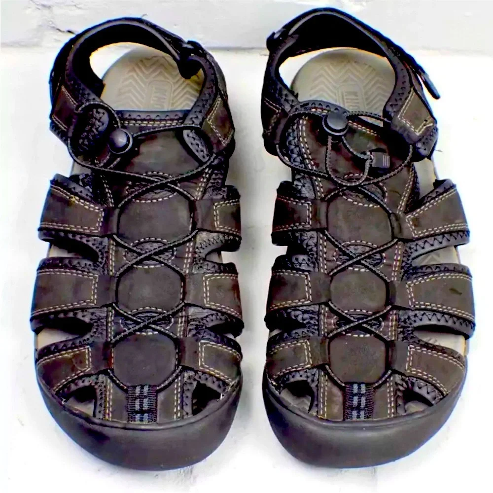 Khombu durable sandals
